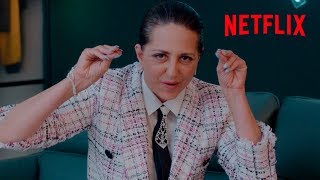 Noemí Argüelles y el contouring  Paquita Salas  Netflix España [upl. by Yemiaj]